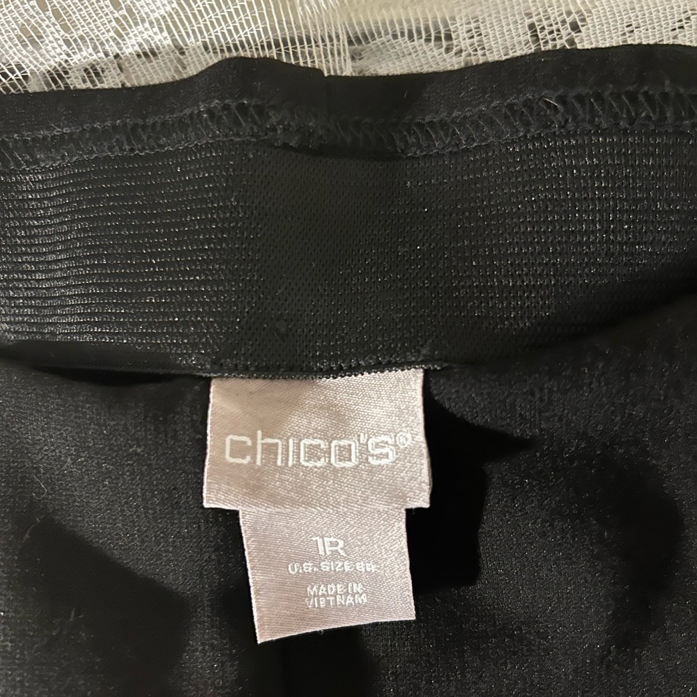 Chico’s  elastic waistband pull on pants with stylish pockets. Barely worn EUC - Picture 3 of 3